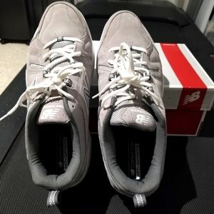 New Balance. Mens Size 13 4E XWide  Running course. NEVER WORN! EXCELLENT COND.